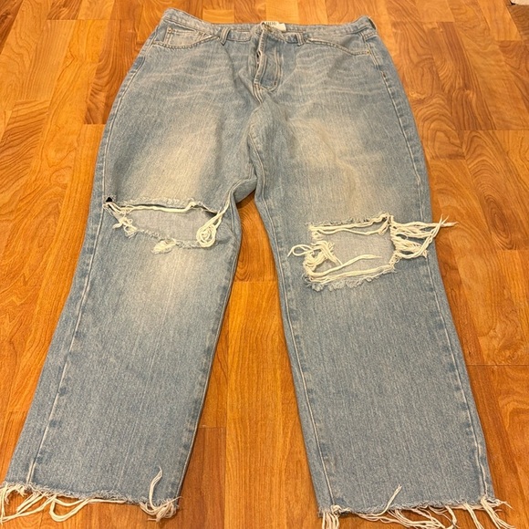 Bdg urban outfitters slim straight distressed jeans size 32” // 010104 - Picture 1 of 3
